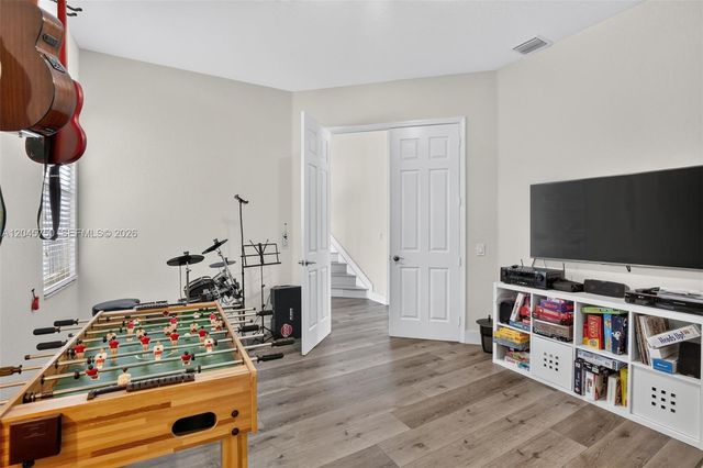 981 Waterside Cir, Weston, FL 33327