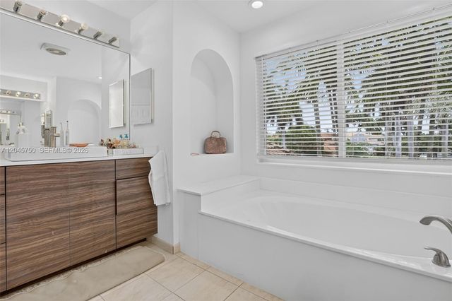 981 Waterside Cir, Weston, FL 33327