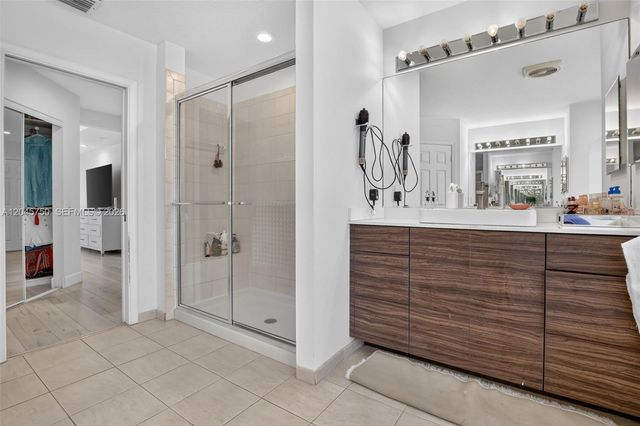 981 Waterside Cir, Weston, FL 33327