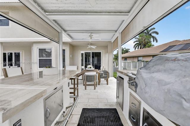 981 Waterside Cir, Weston, FL 33327
