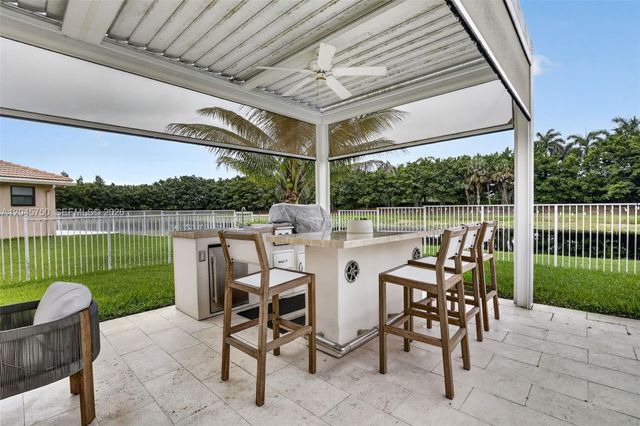 981 Waterside Cir, Weston, FL 33327