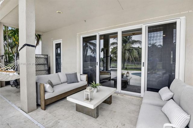 981 Waterside Cir, Weston, FL 33327