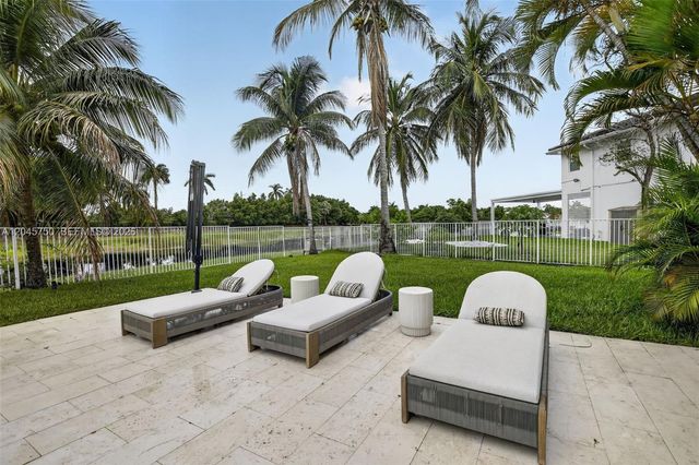 981 Waterside Cir, Weston, FL 33327