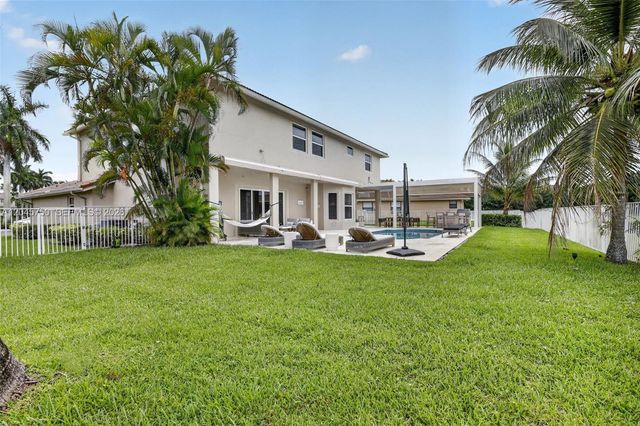 981 Waterside Cir, Weston, FL 33327