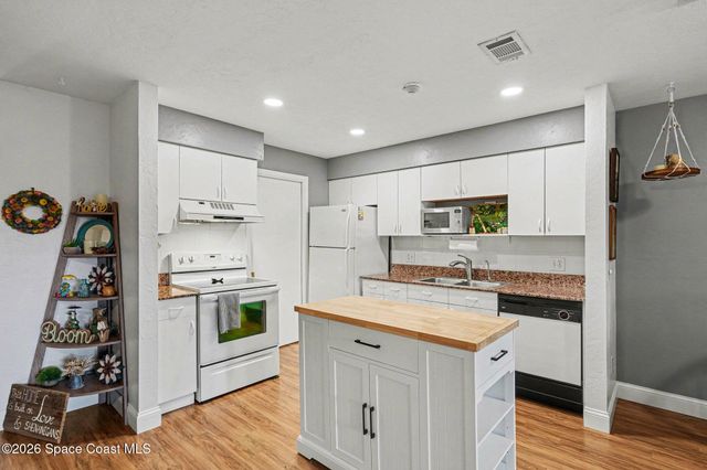 9030 York Lane 12g, West Melbourne, FL 32904