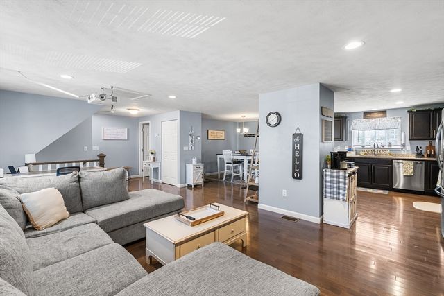 35 Boutelle St B, Leominster, MA 01453