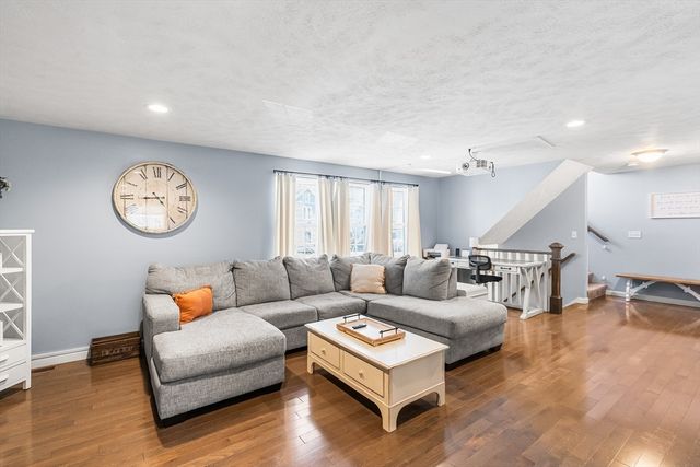 35 Boutelle St B, Leominster, MA 01453