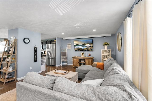 35 Boutelle St B, Leominster, MA 01453