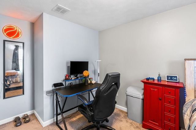 35 Boutelle St B, Leominster, MA 01453