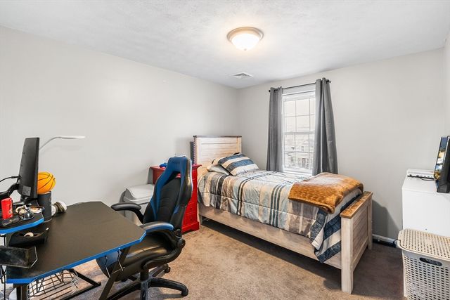 35 Boutelle St B, Leominster, MA 01453