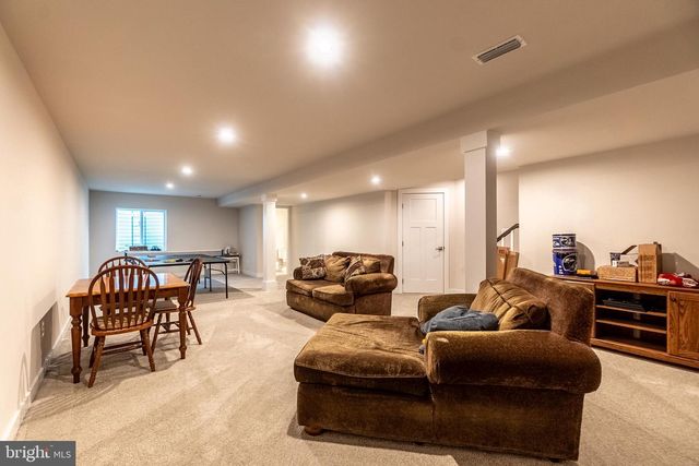 49 WINIFRED DR, Hanover, PA 17331