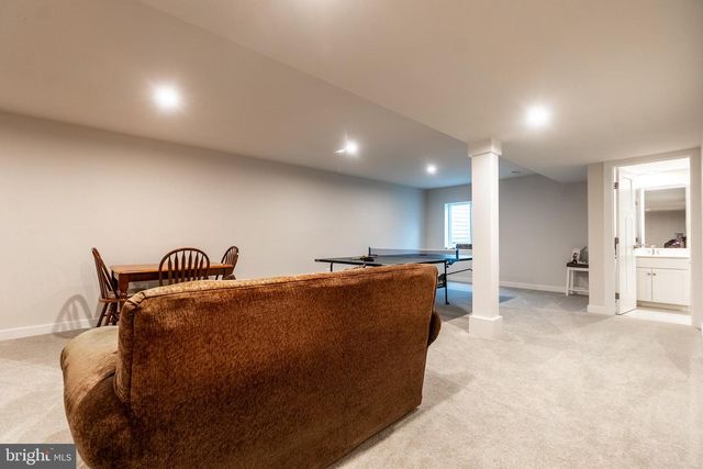 49 WINIFRED DR, Hanover, PA 17331