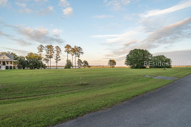 39 Reserve Dr, Seabrook, SC 29940