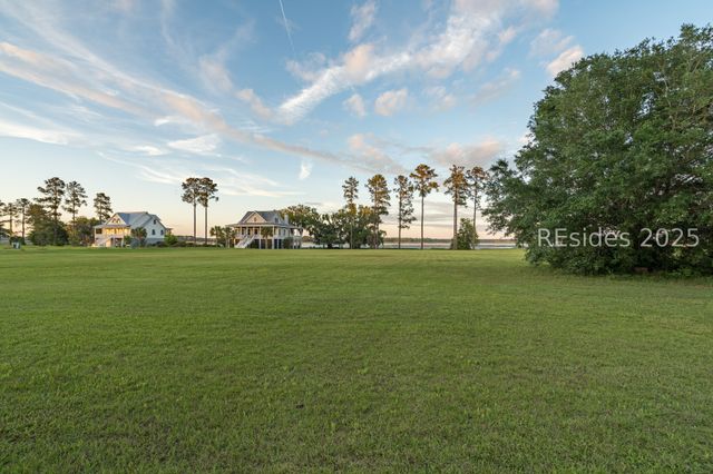 39 Reserve Dr, Seabrook, SC 29940