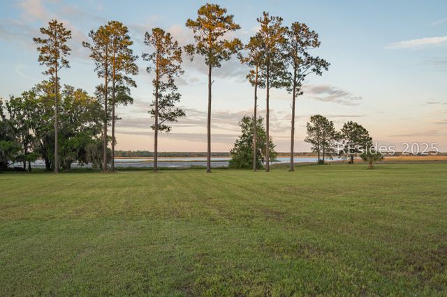 39 Reserve Dr, Seabrook, SC 29940