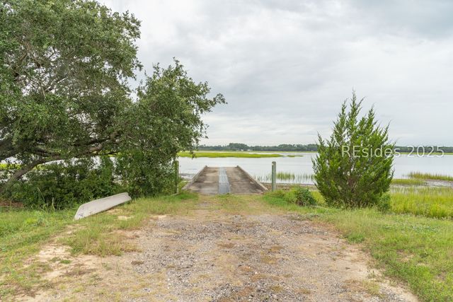 39 Reserve Dr, Seabrook, SC 29940