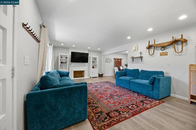 2537 Simas Ave, Pinole, CA 94564