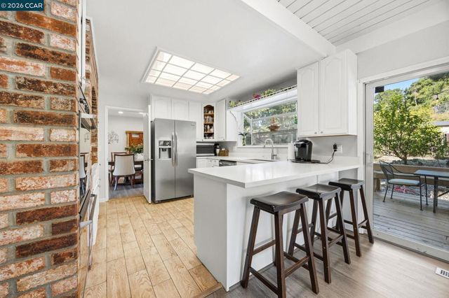 2537 Simas Ave, Pinole, CA 94564