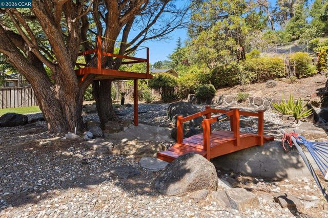 2537 Simas Ave, Pinole, CA 94564