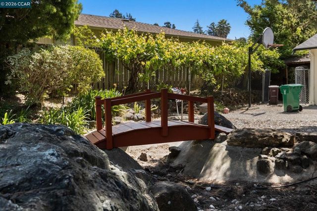 2537 Simas Ave, Pinole, CA 94564