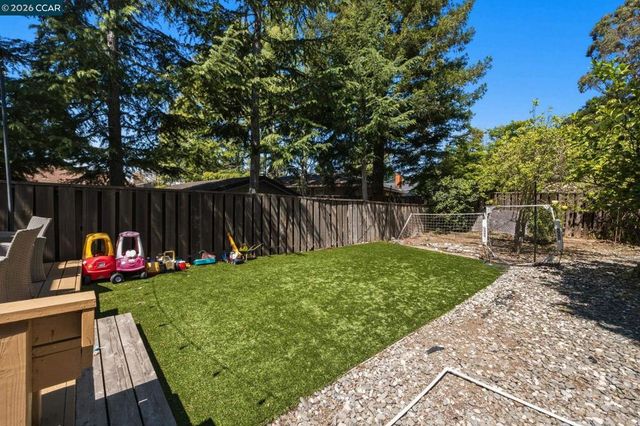 2537 Simas Ave, Pinole, CA 94564