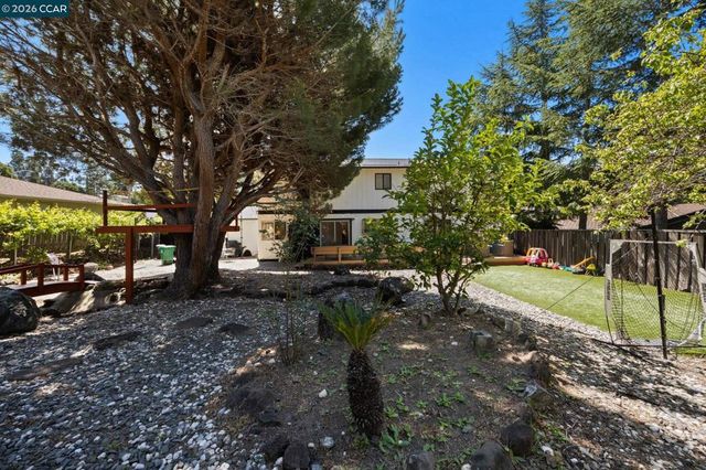 2537 Simas Ave, Pinole, CA 94564