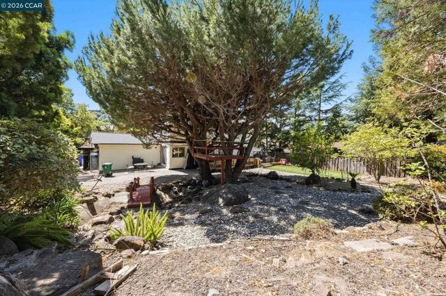 2537 Simas Ave, Pinole, CA 94564