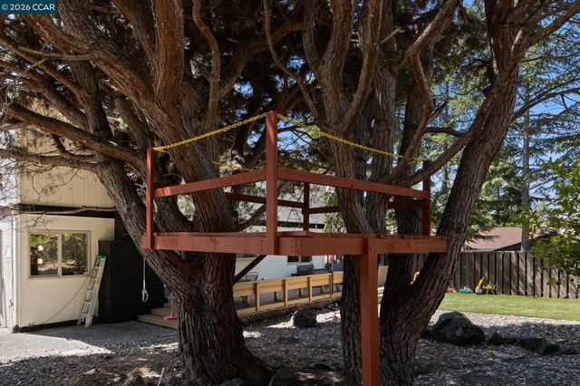 2537 Simas Ave, Pinole, CA 94564