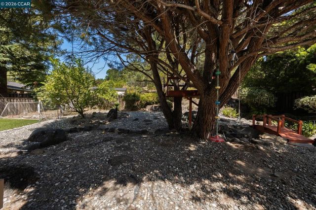 2537 Simas Ave, Pinole, CA 94564