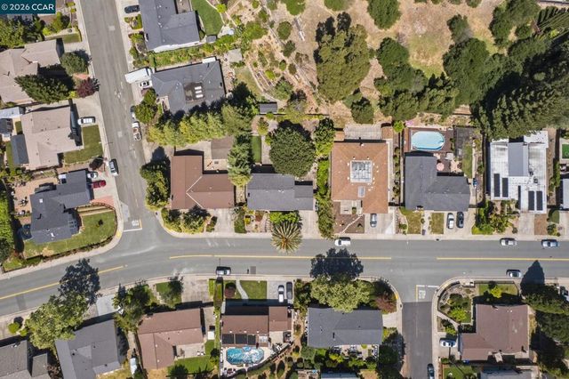 2537 Simas Ave, Pinole, CA 94564