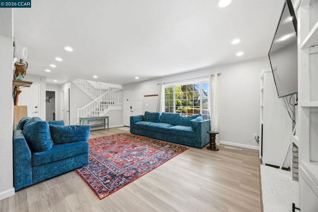 2537 Simas Ave, Pinole, CA 94564