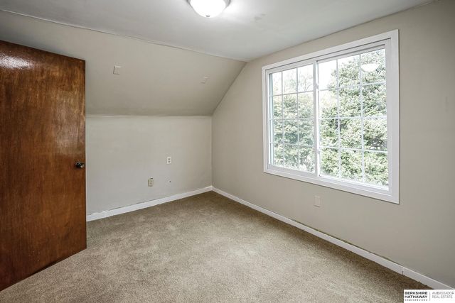 5611 Cedar Street, Omaha, NE 68106