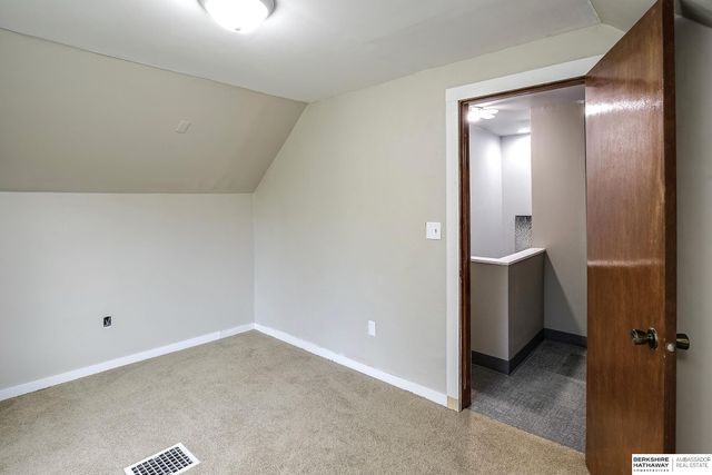 5611 Cedar Street, Omaha, NE 68106