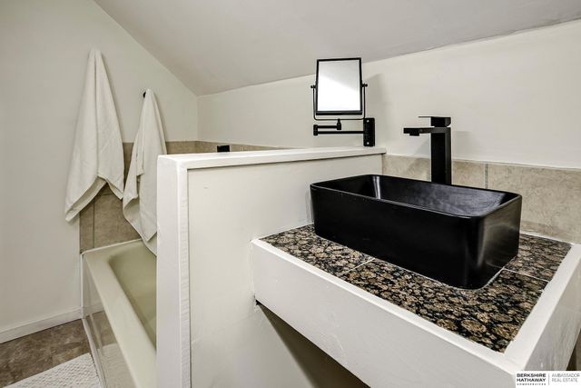 5611 Cedar Street, Omaha, NE 68106