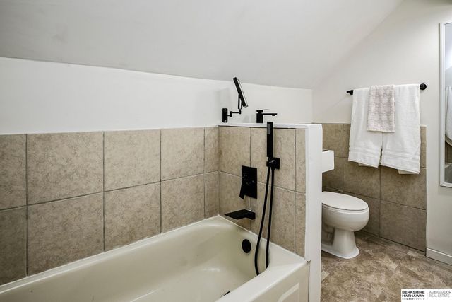 5611 Cedar Street, Omaha, NE 68106