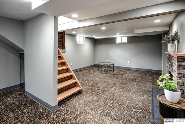 5611 Cedar Street, Omaha, NE 68106