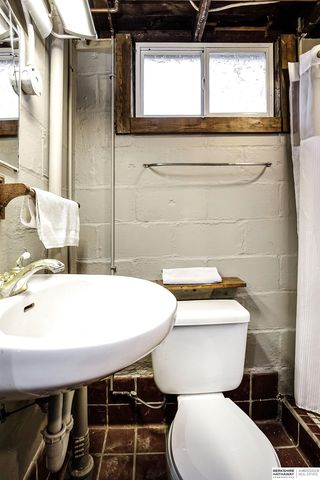 5611 Cedar Street, Omaha, NE 68106