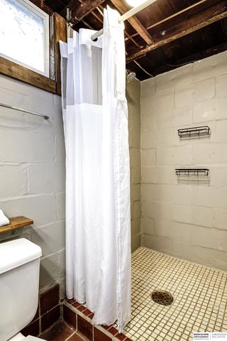 5611 Cedar Street, Omaha, NE 68106