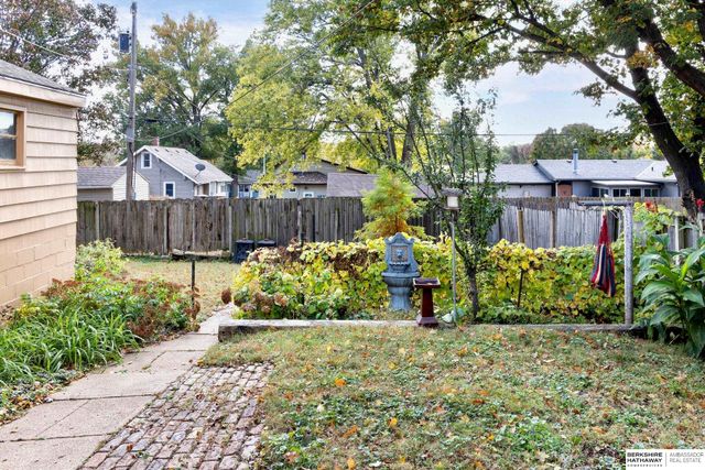 5611 Cedar Street, Omaha, NE 68106