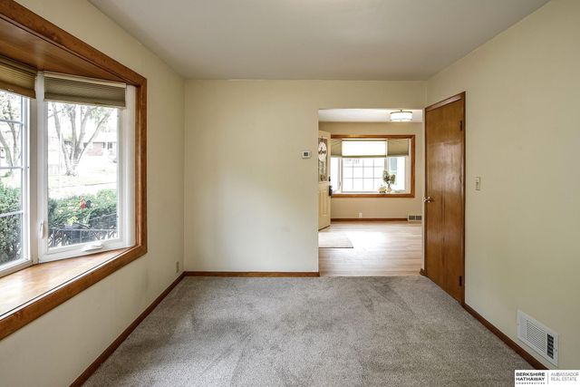 5611 Cedar Street, Omaha, NE 68106