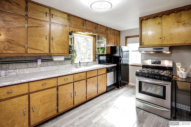 5611 Cedar Street, Omaha, NE 68106