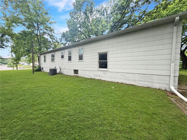 9004 E 55th Street, Raytown, MO 64133