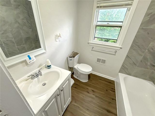 9004 E 55th Street, Raytown, MO 64133