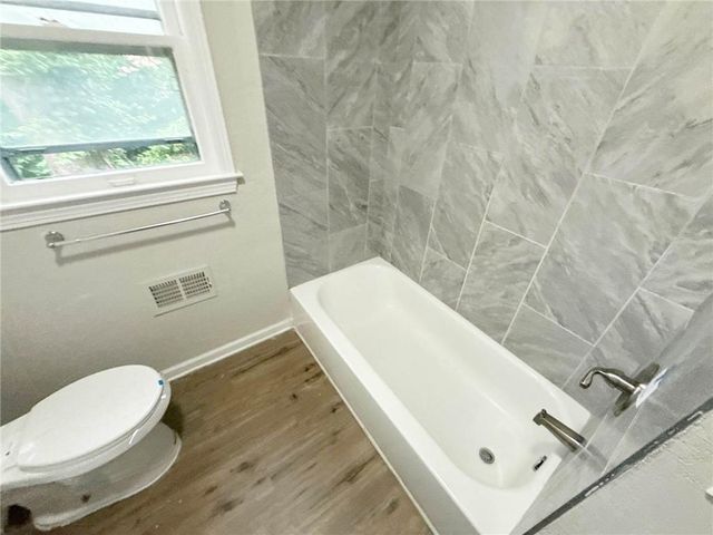 9004 E 55th Street, Raytown, MO 64133