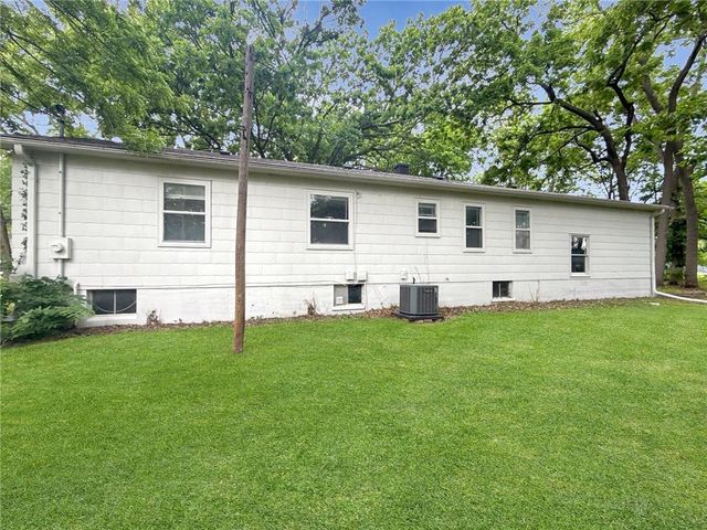 9004 E 55th Street, Raytown, MO 64133