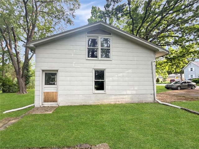 9004 E 55th Street, Raytown, MO 64133