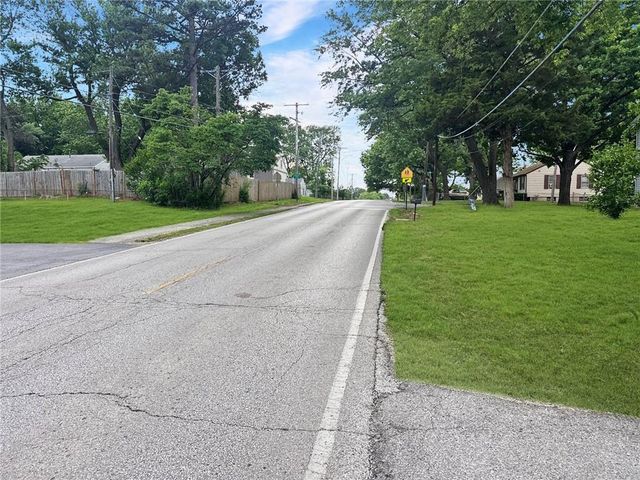 9004 E 55th Street, Raytown, MO 64133