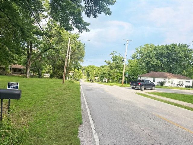 9004 E 55th Street, Raytown, MO 64133