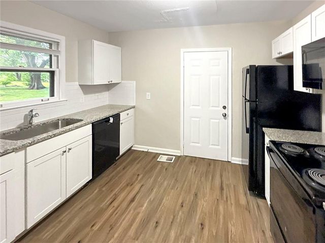 9004 E 55th Street, Raytown, MO 64133