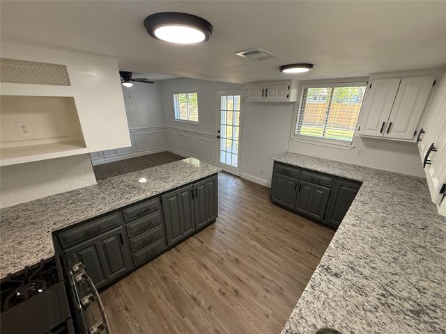 2202 Pontiac Drive, Arlington, TX 76013